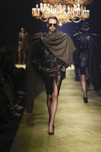 Look 30